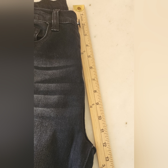 High Rise-Slim Fit Stretch fringe bottom black jean Brand Daisy - Picture 3 of 6